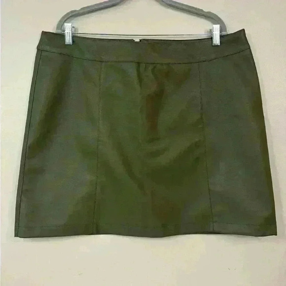 5 for $25| NWOT Forever 21 olive leaf army green faux leather skirt size 2x fall - Picture 1 of 8